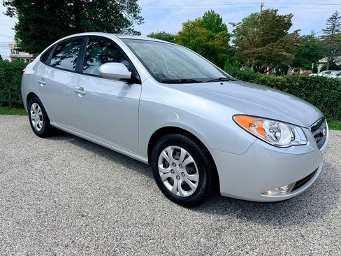Used 2009 Hyundai Elantra GLS FWD image 2