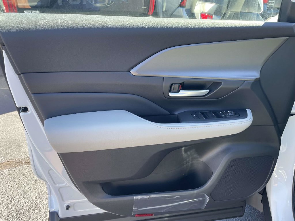 New 2026 Toyota Grand Highlander XLE FWD image 13