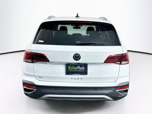 Used 2023 Volkswagen Taos SE w/ Panoramic Sunroof Package FWD image 7