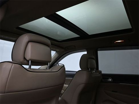 Used 2014 Jeep Grand Cherokee Overland w/ Advanced Technology Group image 27