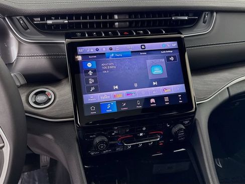 New 2025 Jeep Grand Cherokee Limited AWD/4WD image 15