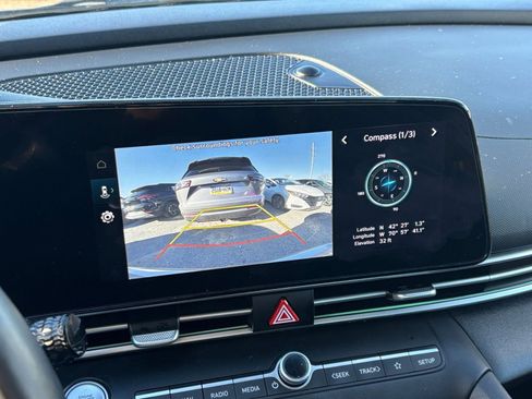 Used 2025 Hyundai Elantra SEL image 17