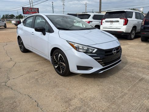 Used 2025 Nissan Versa SR w/ Trunk Package FWD image 7