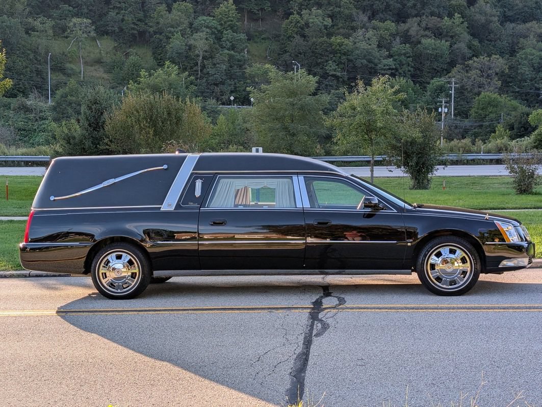 Used 2009 Cadillac DTS Hearse FWD image 4