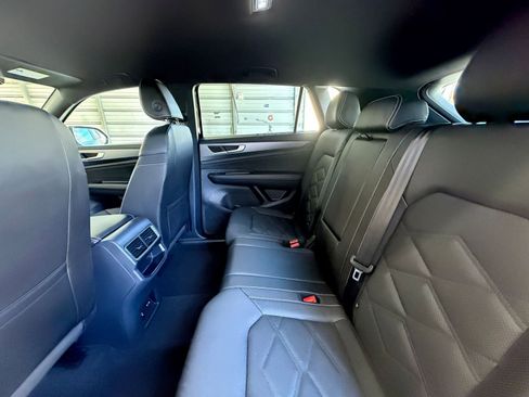 Used 2025 Volkswagen Atlas Cross Sport SE image 27