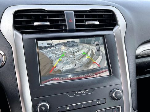 Used 2020 Ford Fusion SE image 26