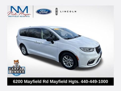 Used 2024 Chrysler Pacifica Touring-L FWD image 1