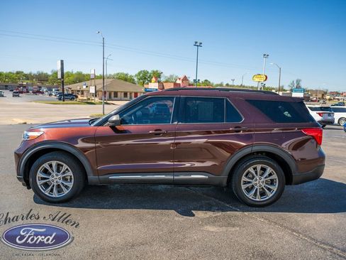 Used 2020 Ford Explorer XLT w/ Equipment Group 202A RWD image 4
