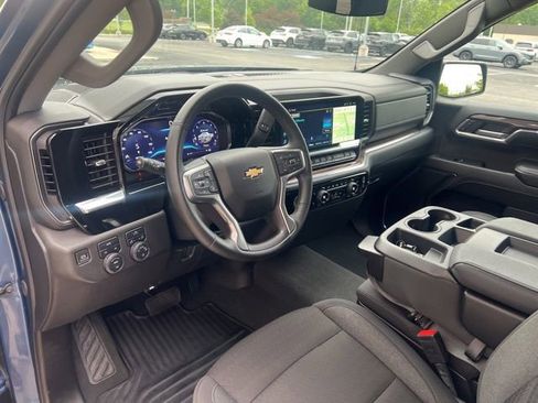 Used 2024 Chevrolet Silverado 1500 LT AWD/4WD image 17