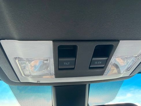 Used 2019 Ford Taurus Limited FWD image 29