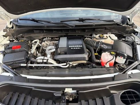 Used 2024 GMC Yukon XL SLT w/ SLT Luxury Package image 24