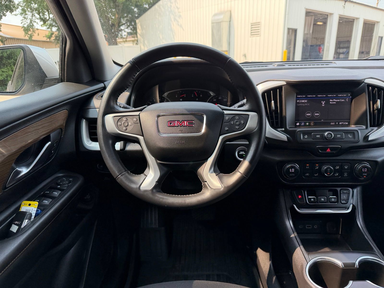 Used 2020 GMC Terrain SLE w/ Driver Convenience Package FWD image 13