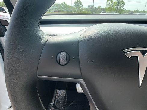 Used 2022 Tesla Model Y Performance image 27