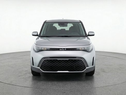Used 2025 Kia Soul LX w/ LX Technology Package image 2