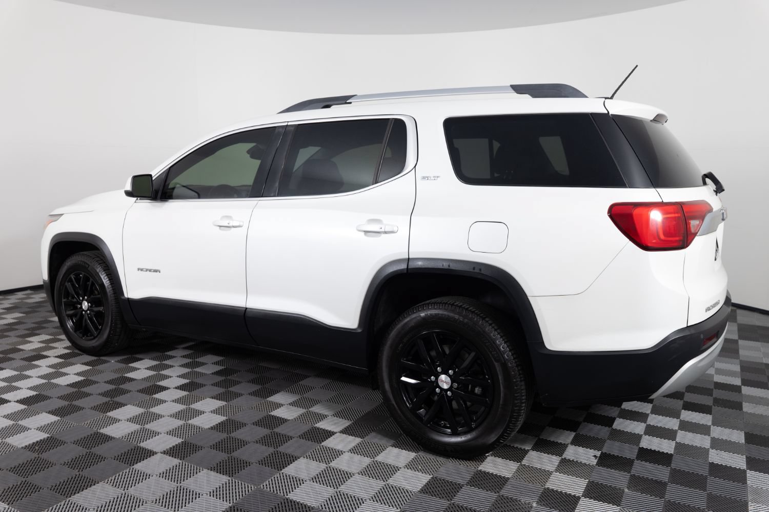 Used 2018 GMC Acadia SLT FWD image 4