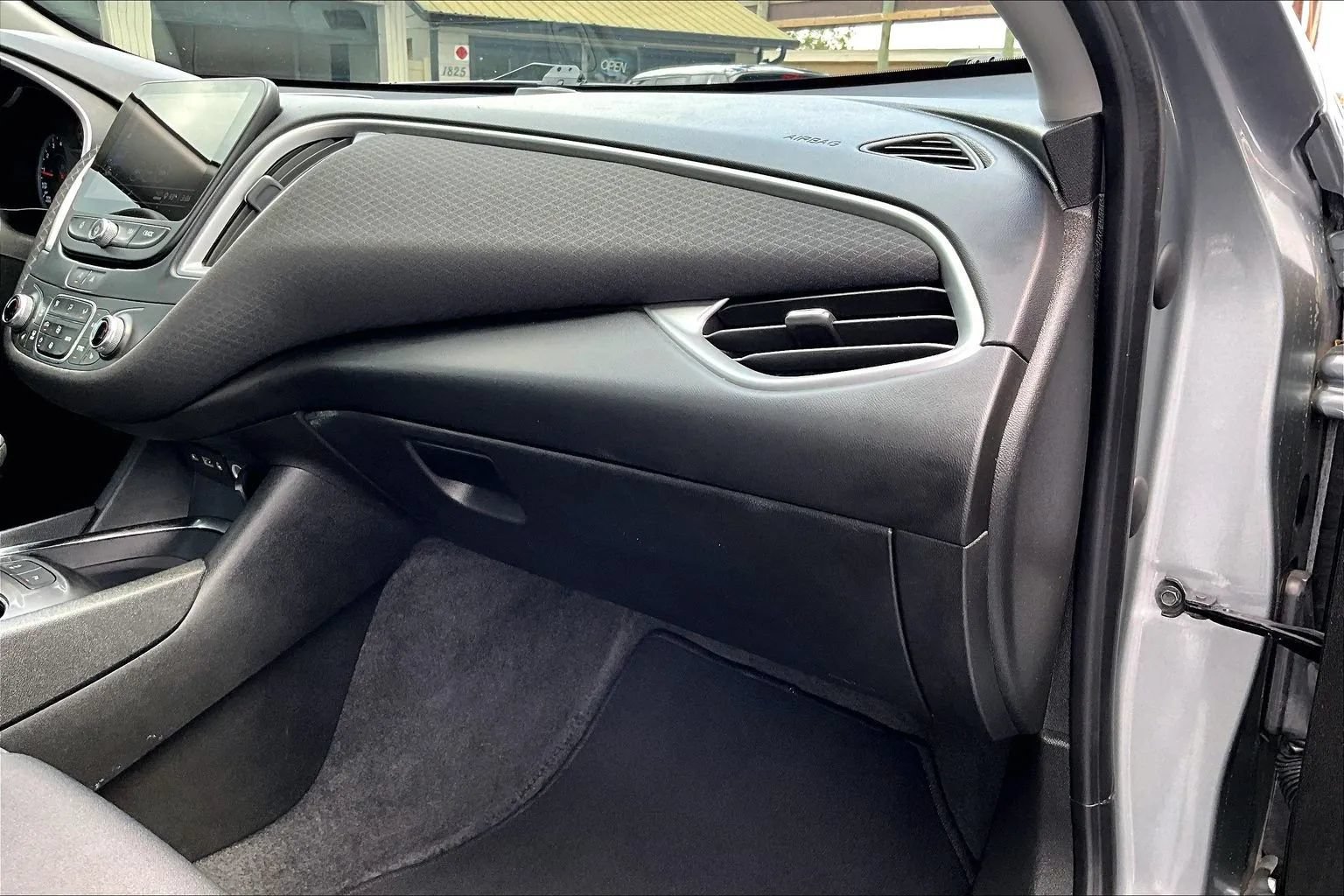 Used 2024 Chevrolet Malibu LT FWD image 16
