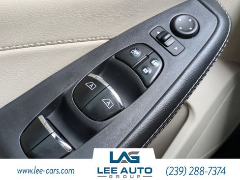 Used 2017 Nissan Maxima Platinum FWD image 18
