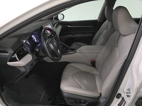 Used 2023 Toyota Camry SE FWD image 10