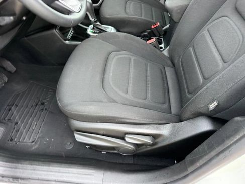 Used 2020 Jeep Renegade Latitude FWD image 17