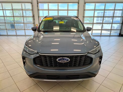 Used 2023 Ford Escape Platinum w/ Premium Technology Package AWD/4WD image 8
