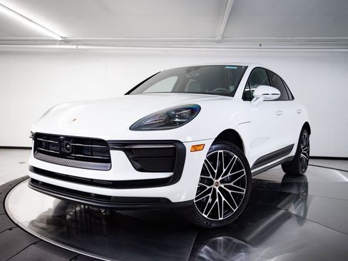 Certified 2026 Porsche Macan AWD/4WD image 1