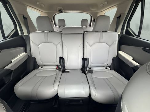 Used 2025 Honda Pilot EX-L image 7