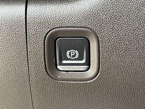 Certified 2021 Chevrolet Silverado 1500 LTZ AWD/4WD image 21
