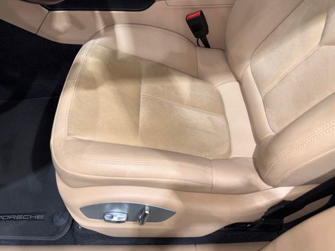 Used 2021 Porsche Macan w/ Premium Package image 53