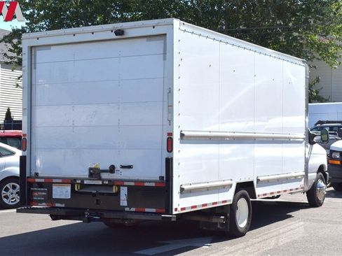 Used 2022 Ford E-350 and Econoline 350 Super Duty RWD image 5