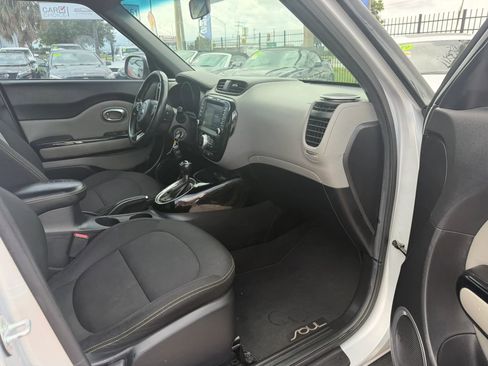 Used 2015 Kia Soul + w/ Audio Package FWD image 10