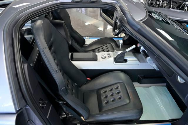 Used 2006 Ford GT RWD image 39