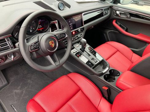 Used 2025 Porsche Macan AWD/4WD image 4