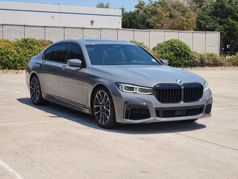 Used 2022 BMW 740i w/ M Sport Package RWD image 3