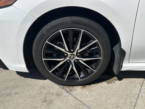 Used 2024 Toyota Camry SE w/ Cold Weather Package FWD image 33