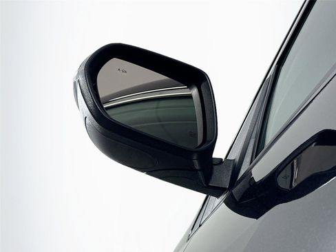 Used 2026 Chevrolet Traverse LT image 5