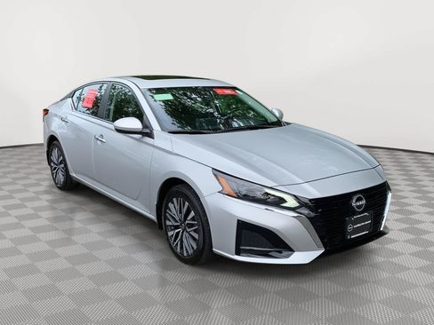 Certified 2024 Nissan Altima 2.5 SV w/ SV Premium Package AWD/4WD image 7