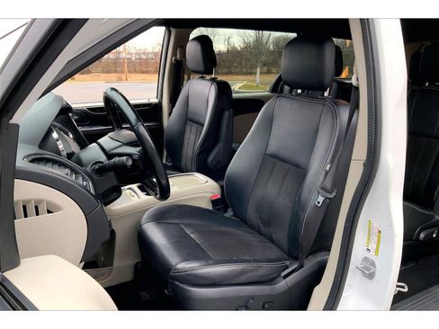 Used 2019 Dodge Grand Caravan SXT image 20
