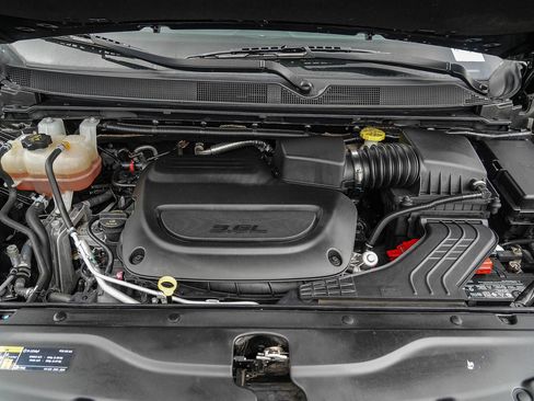 Used 2022 Chrysler Voyager LX FWD image 27
