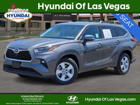 Used 2021 Toyota Highlander LE FWD image 1