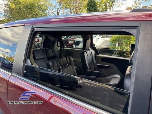 Used 2019 Dodge Grand Caravan SXT image 21