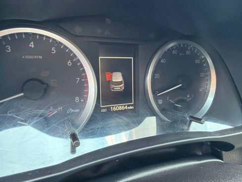 Used 2017 Toyota Highlander Plus FWD image 10