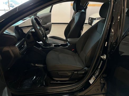 Used 2025 Kia K4 FWD image 25