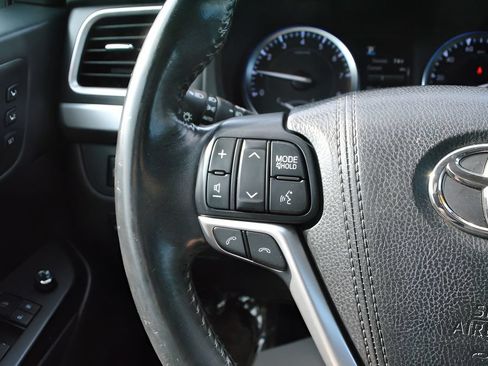 Used 2017 Toyota Highlander Limited AWD/4WD image 19