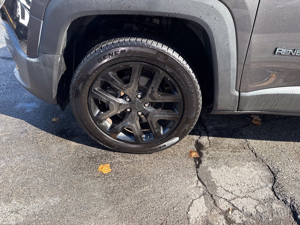 Used 2017 Jeep Renegade Altitude AWD/4WD image 11