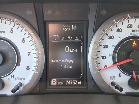 Used 2018 Toyota Sienna SE image 21