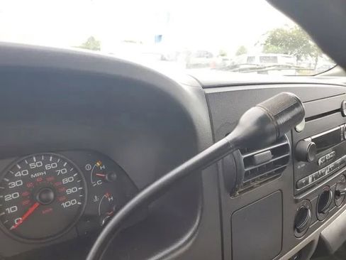 Used 2006 Ford F350 2WD Regular Cab DRW Super Duty image 24