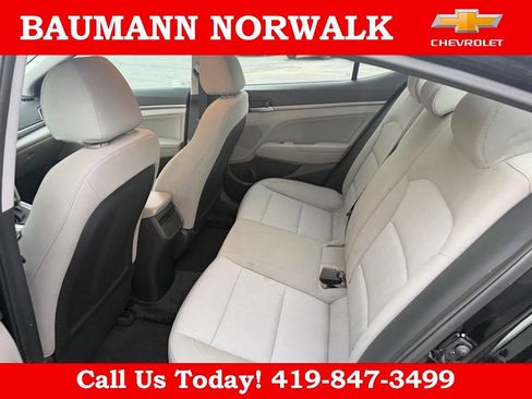 Used 2017 Hyundai Elantra SE image 28