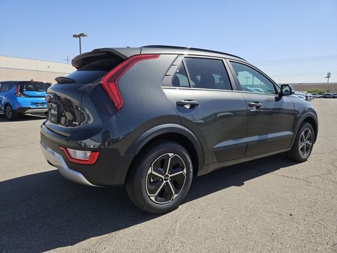 New 2025 Kia Niro EX image 3