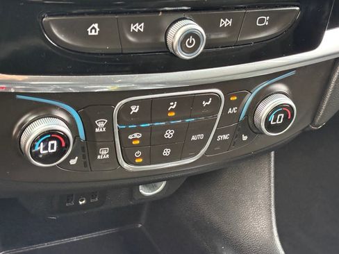 Used 2018 Chevrolet Traverse LT image 23