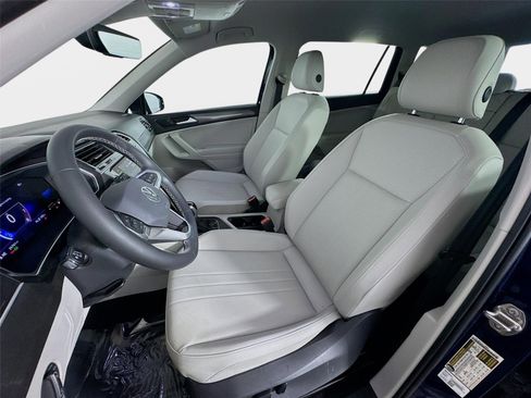 Used 2023 Volkswagen Tiguan SE FWD image 12